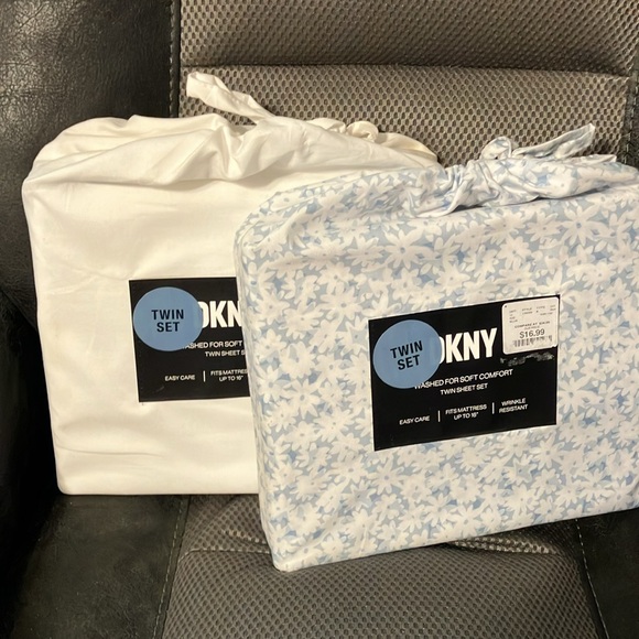 DKNY twin sheets. 2 sets, never been used. - Picture 5 of 5